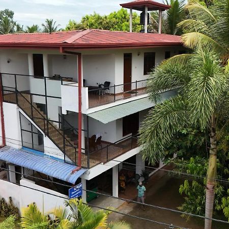 Suwani Pinnawala Homestay Kültér fotó