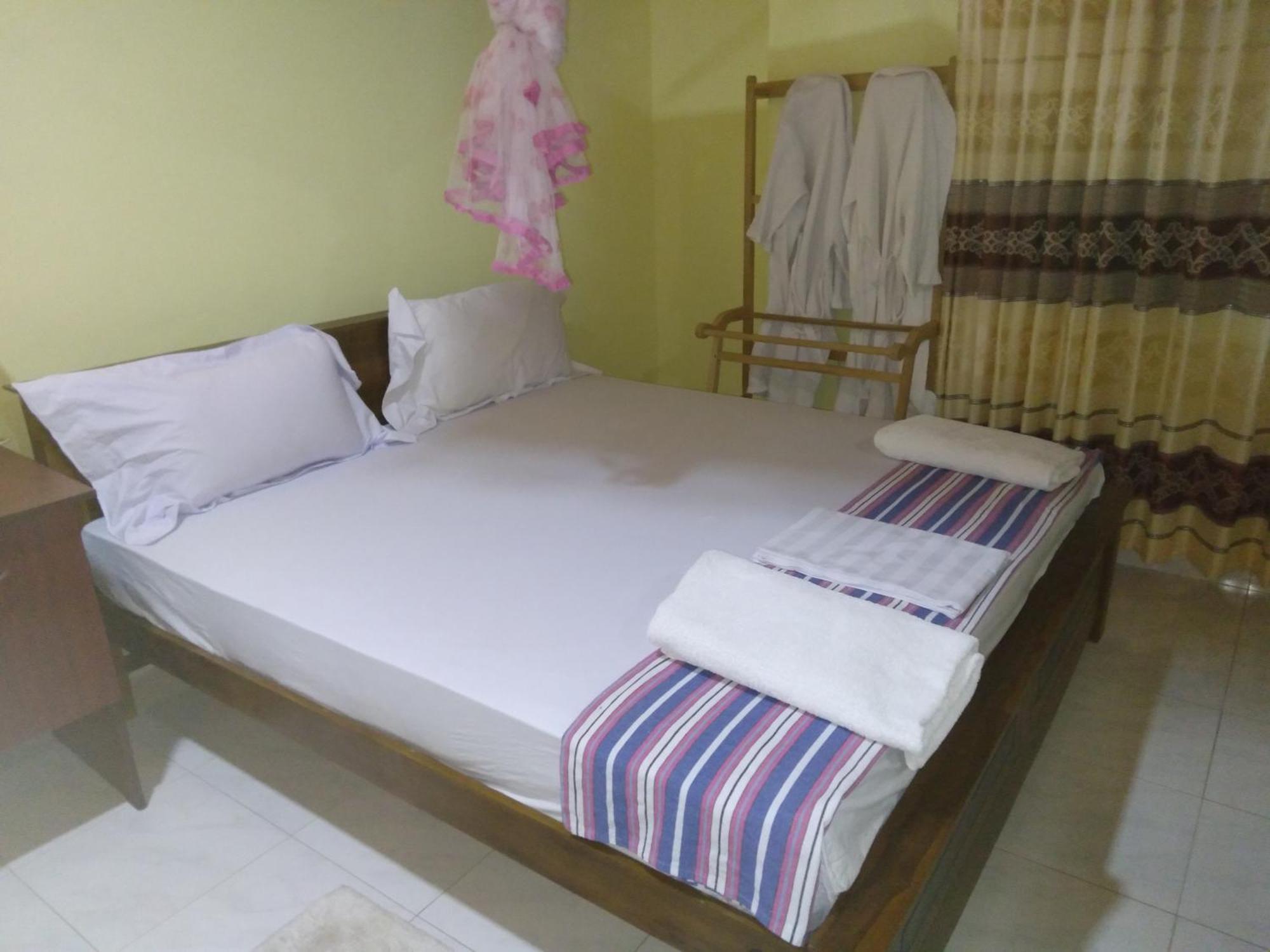 Suwani Pinnawala Homestay Szoba fotó