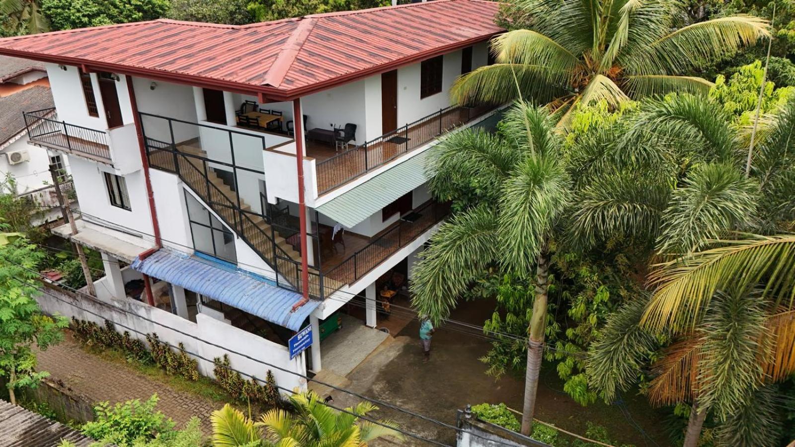 Suwani Pinnawala Homestay Kültér fotó