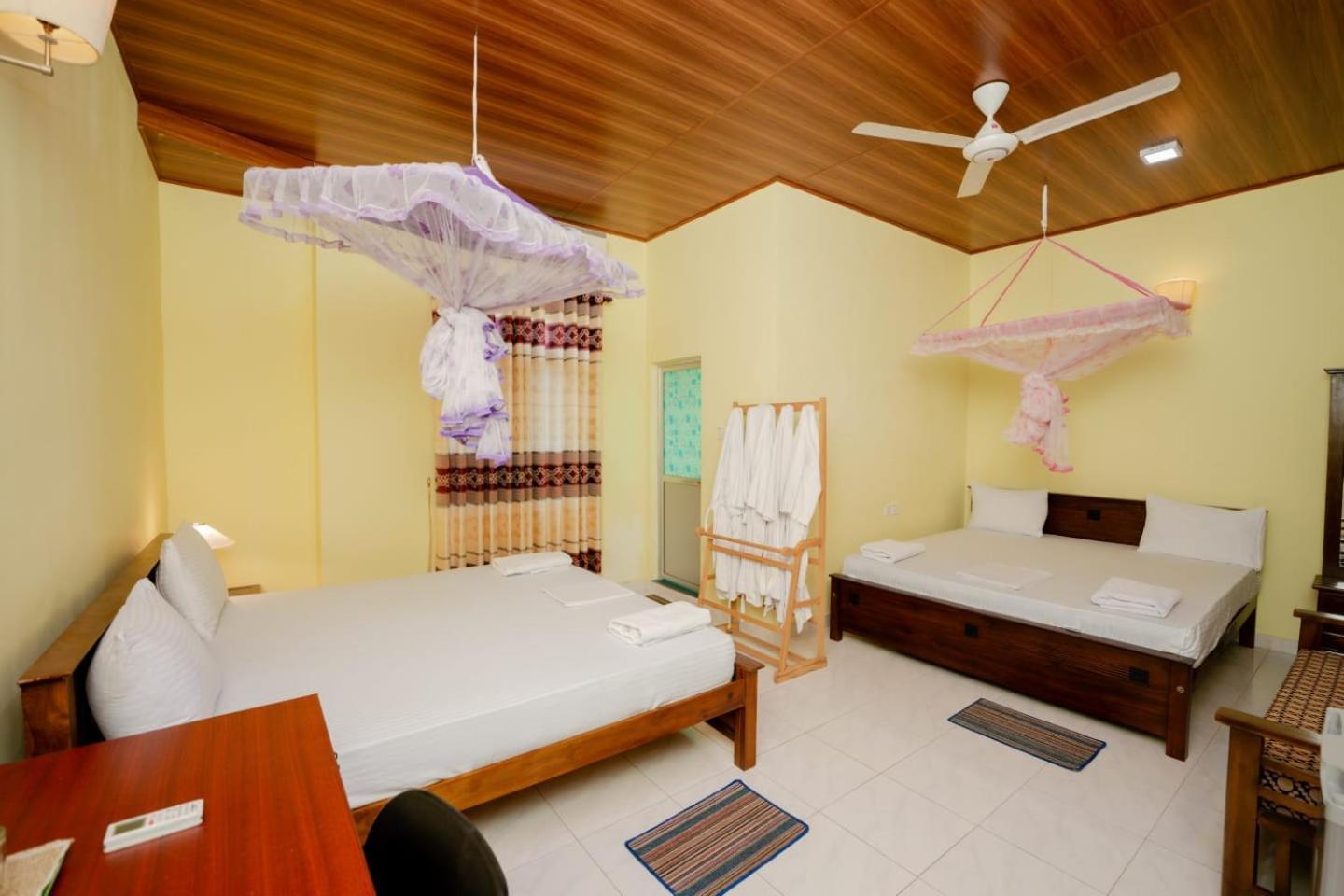 Suwani Pinnawala Homestay Kültér fotó