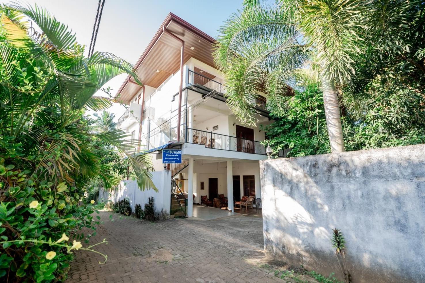 Suwani Pinnawala Homestay Kültér fotó