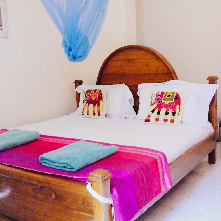 Suwani Pinnawala Homestay Kültér fotó