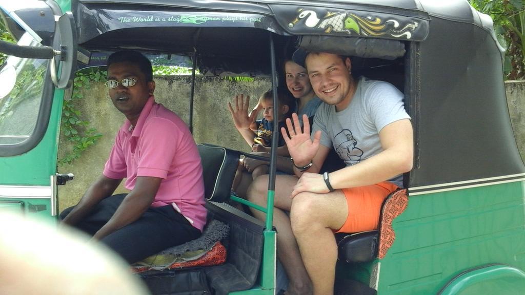 Suwani Pinnawala Homestay Kültér fotó